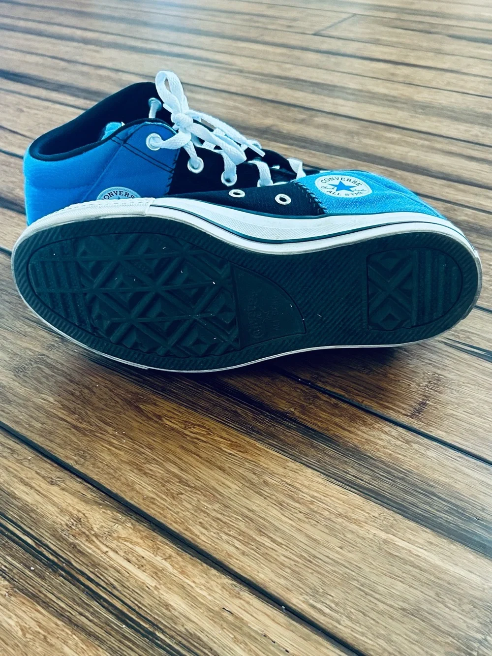 Converse Kids Low-Top Sneakers in Black and Blue size 6.5